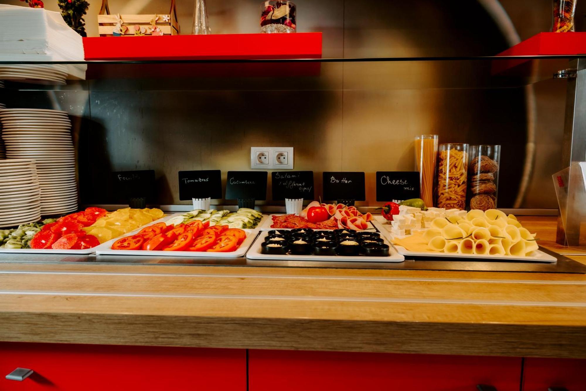 Ibis Airport 3*