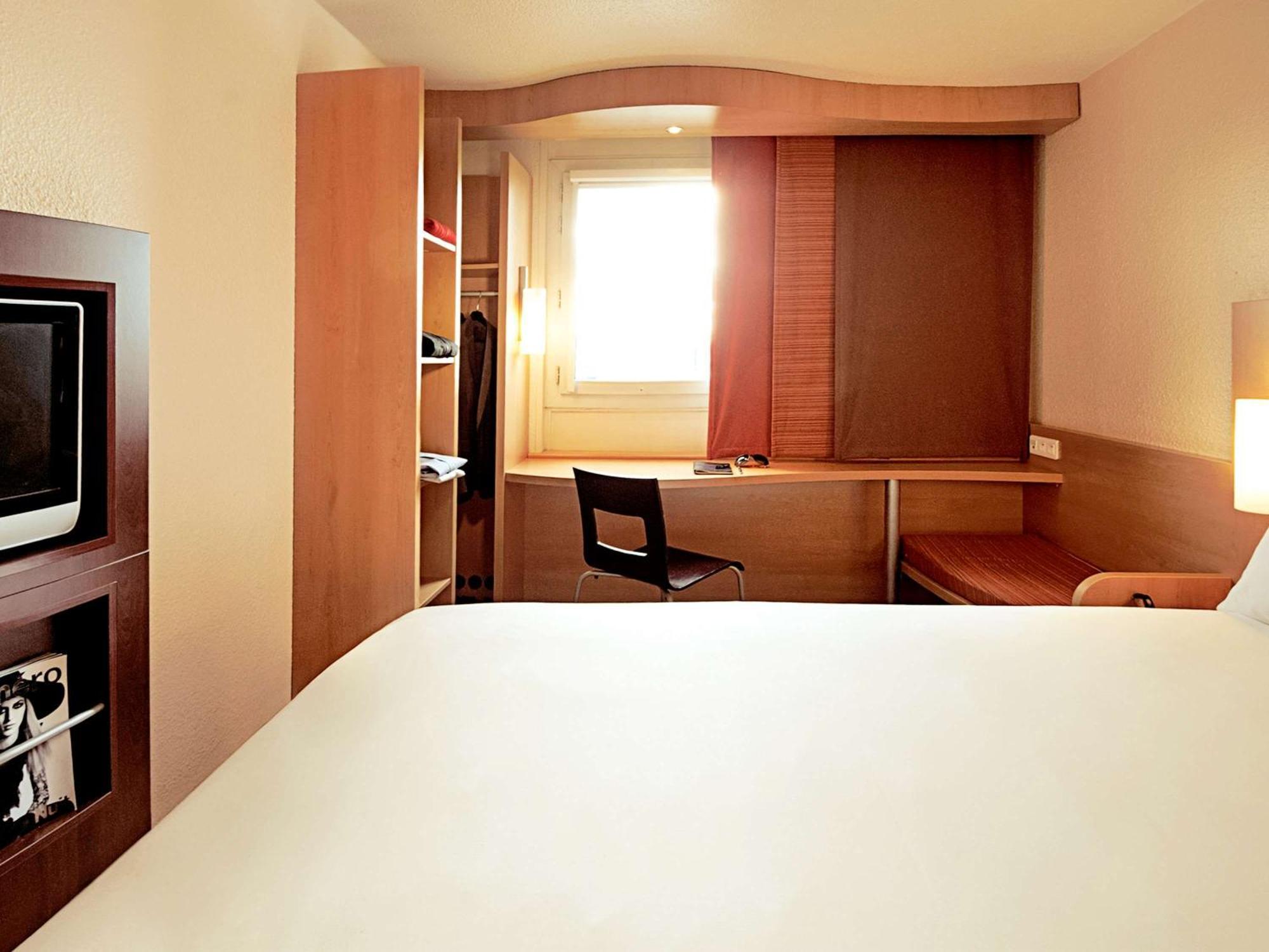Ibis Airport Hotel 3*