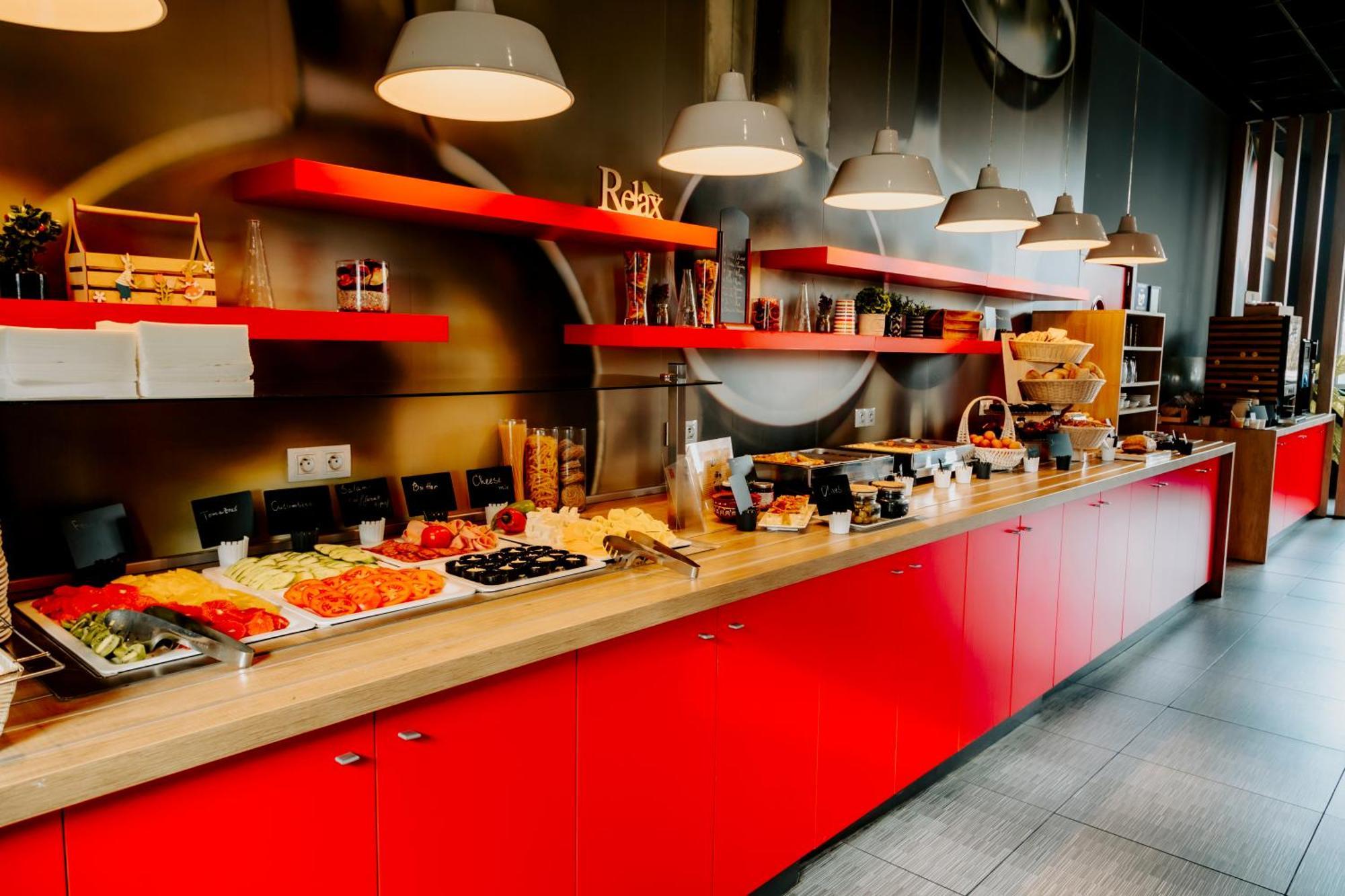 Ibis Airport 3* Софія