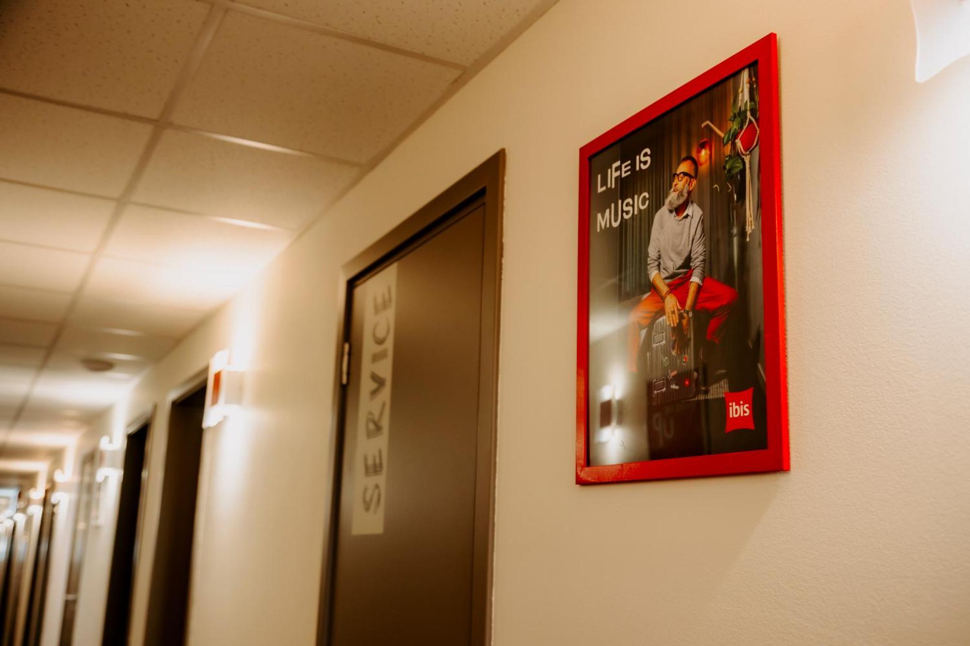 Готель Ibis Airport 3*