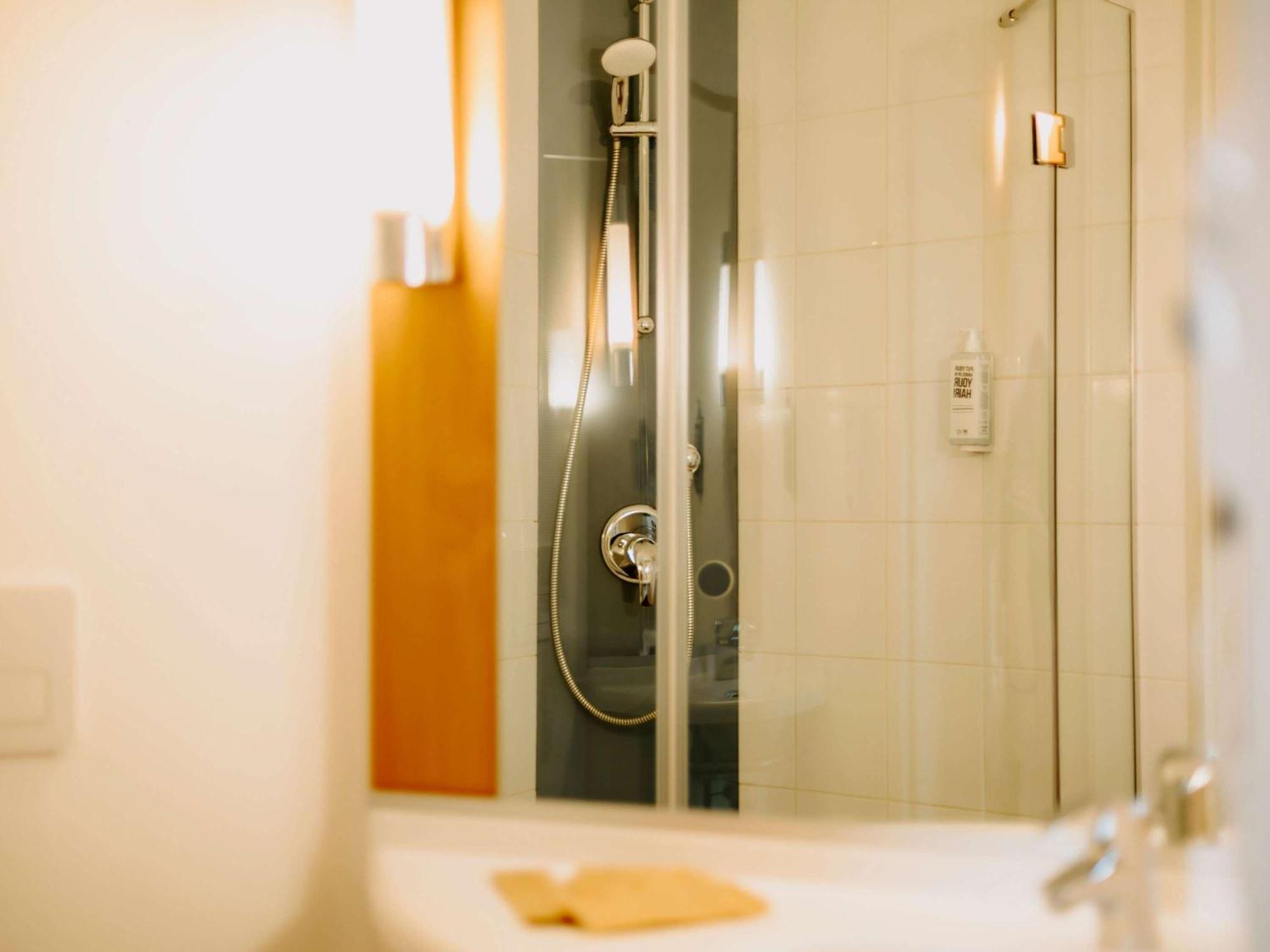 Ibis Airport 3* Софія
