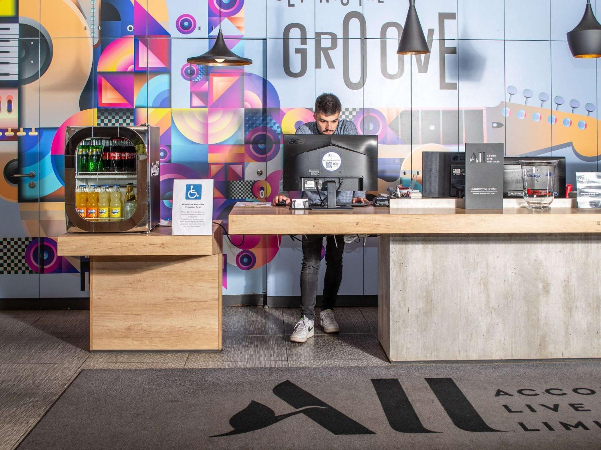 Ibis Airport Готель