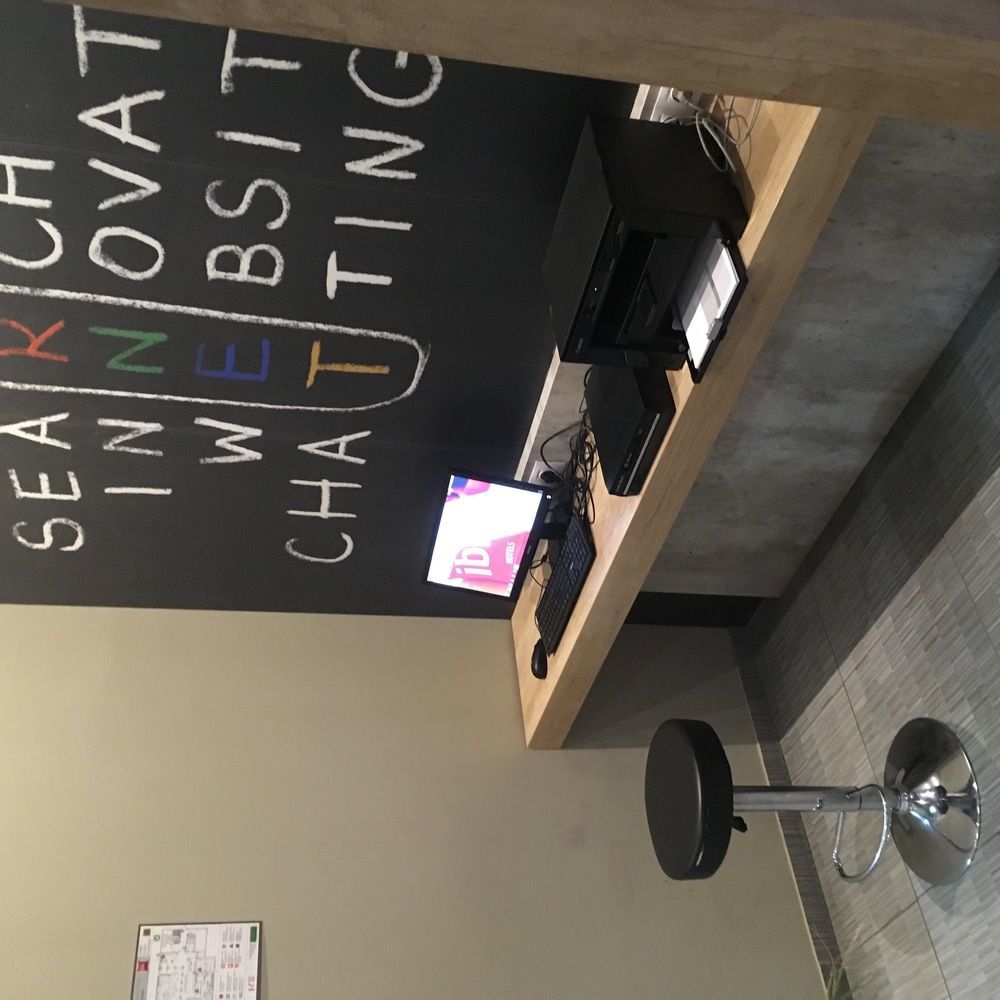 Готель Ibis Airport 3*