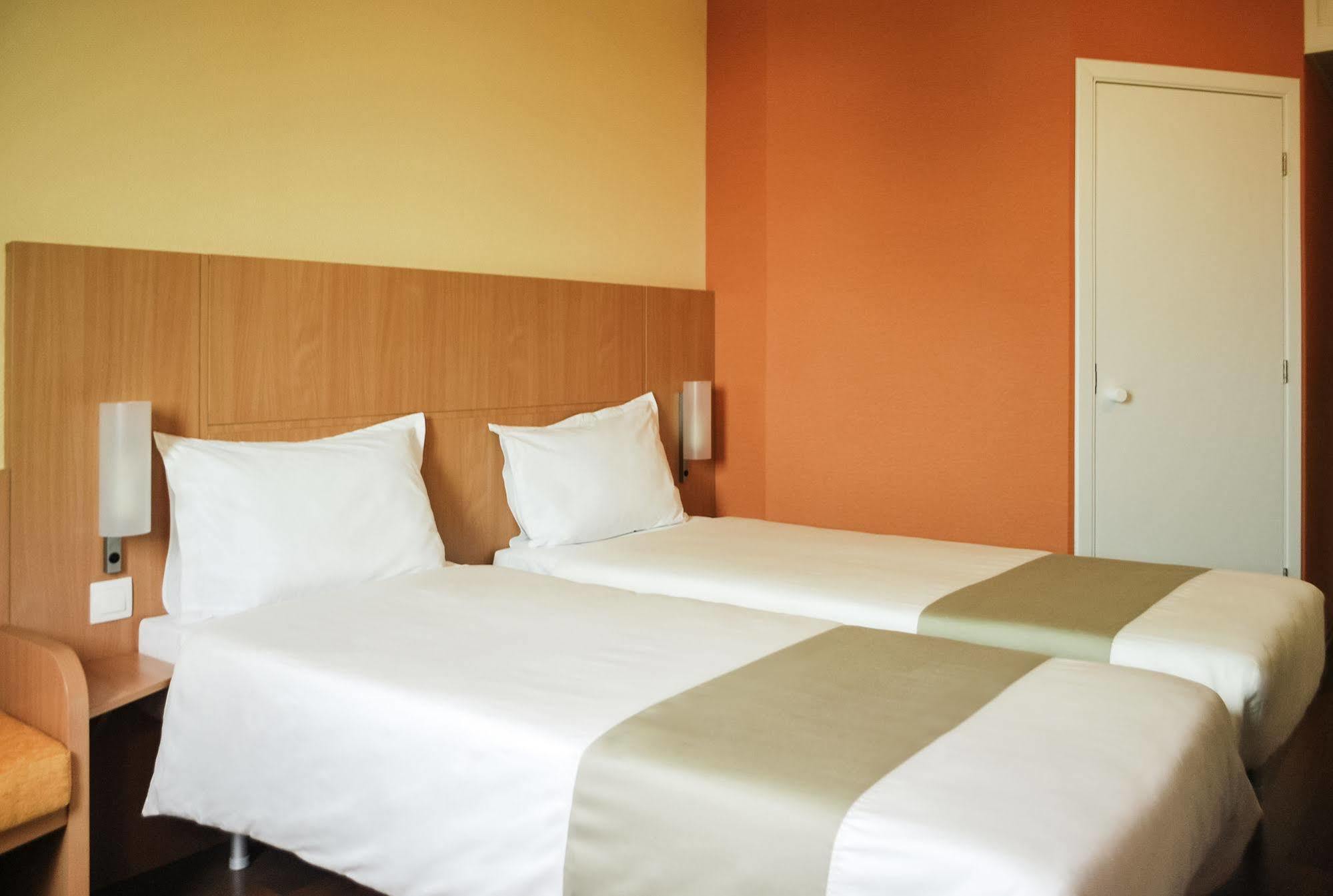Ibis Airport Готель Софія
