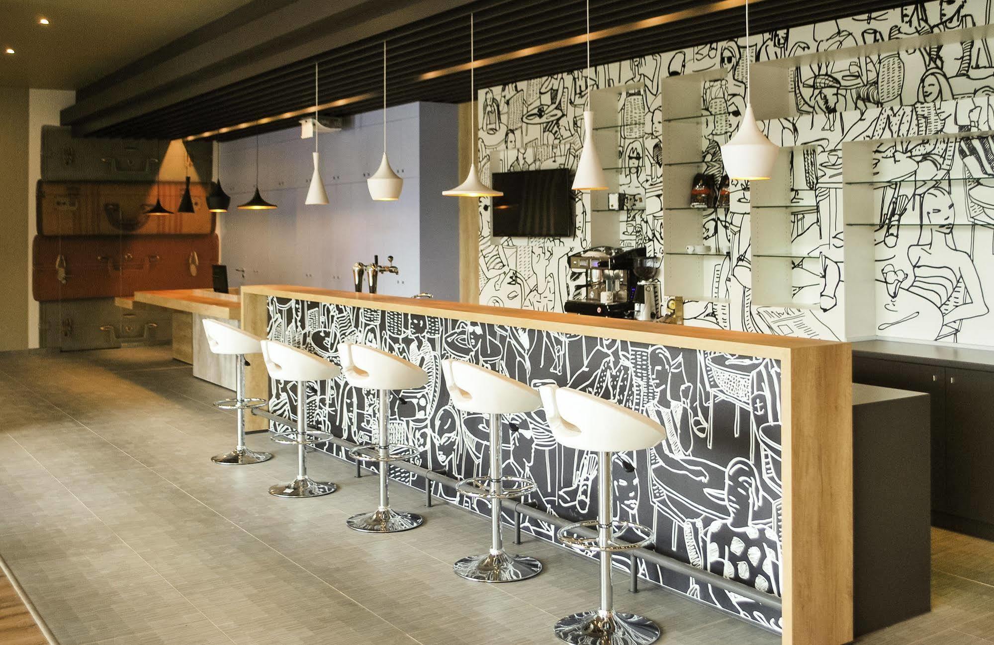 Готель Ibis Airport